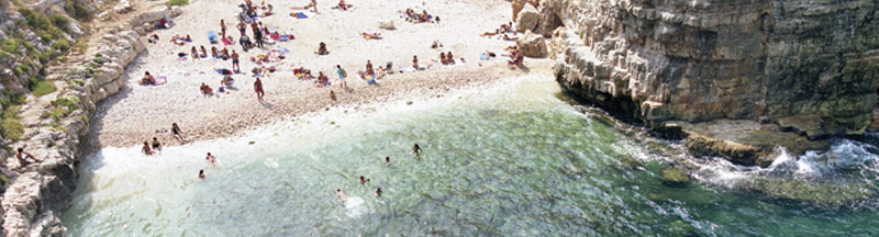 spiaggia polignano a mare puglia